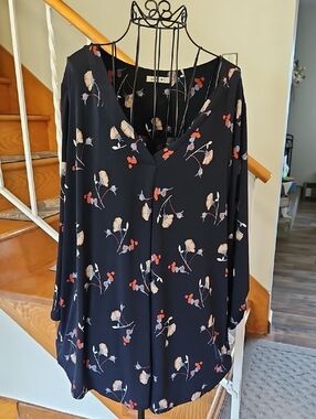 👚Beacon Navy Floral Top with Cream and Blue Accents